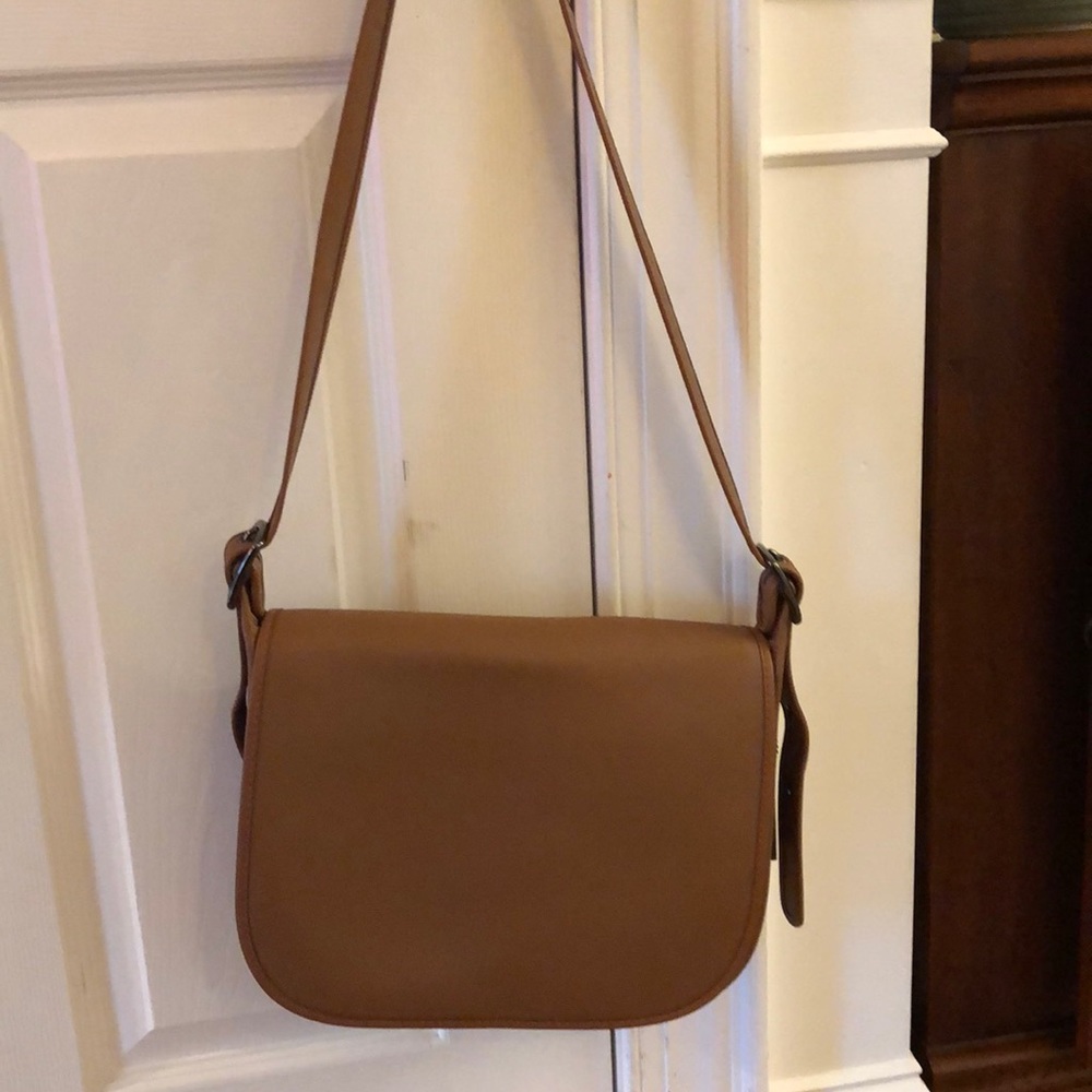 Coach women’s glove tan leather saddle bag